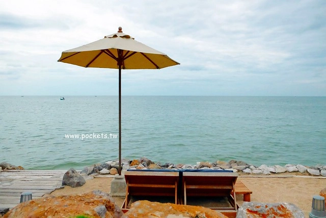 泰國華欣｜Devasom Hua Hin Resort 華欣德瓦索姆度假村，獨棟小木屋復古風套房，享受海邊一色的美景 @飛天璇的口袋