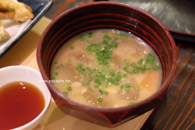 日本沖繩｜ごはん屋de SU-SU-SOON｜內行人才知道的隱藏版美食，沖繩傳統家庭料理，此次沖繩自由行最難忘的一間餐廳，美國村附近美食推薦 @飛天璇的口袋