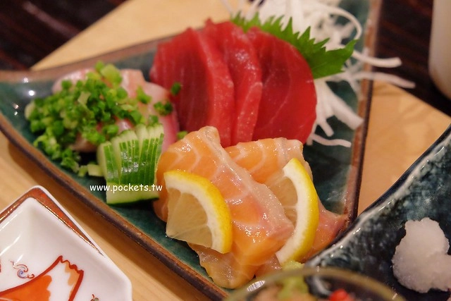 日本沖繩｜ごはん屋de SU-SU-SOON｜內行人才知道的隱藏版美食，沖繩傳統家庭料理，此次沖繩自由行最難忘的一間餐廳，美國村附近美食推薦 @飛天璇的口袋