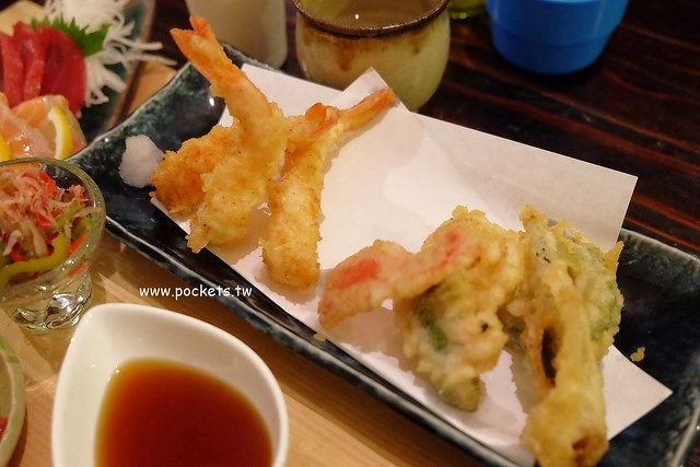 日本沖繩｜ごはん屋de SU-SU-SOON｜內行人才知道的隱藏版美食，沖繩傳統家庭料理，此次沖繩自由行最難忘的一間餐廳，美國村附近美食推薦 @飛天璇的口袋