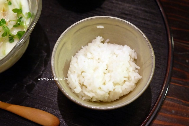 日本沖繩｜ごはん屋de SU-SU-SOON｜內行人才知道的隱藏版美食，沖繩傳統家庭料理，此次沖繩自由行最難忘的一間餐廳，美國村附近美食推薦 @飛天璇的口袋