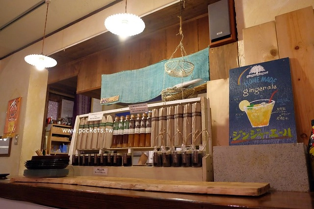 日本沖繩｜ごはん屋de SU-SU-SOON｜內行人才知道的隱藏版美食，沖繩傳統家庭料理，此次沖繩自由行最難忘的一間餐廳，美國村附近美食推薦 @飛天璇的口袋