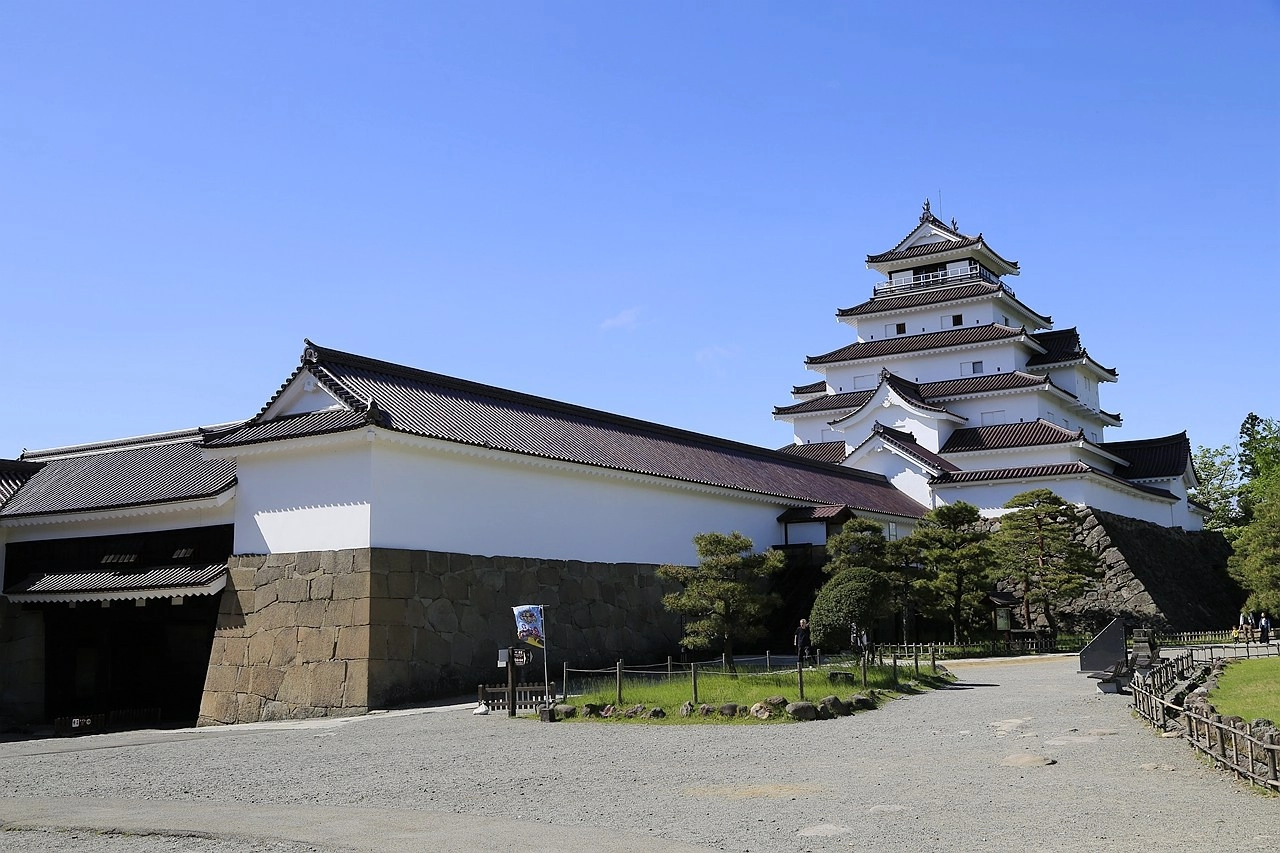 日本福島｜會津若松城 鶴城．登上天守閣眺望福島市景，大河劇八重之櫻拍攝場景 @飛天璇的口袋