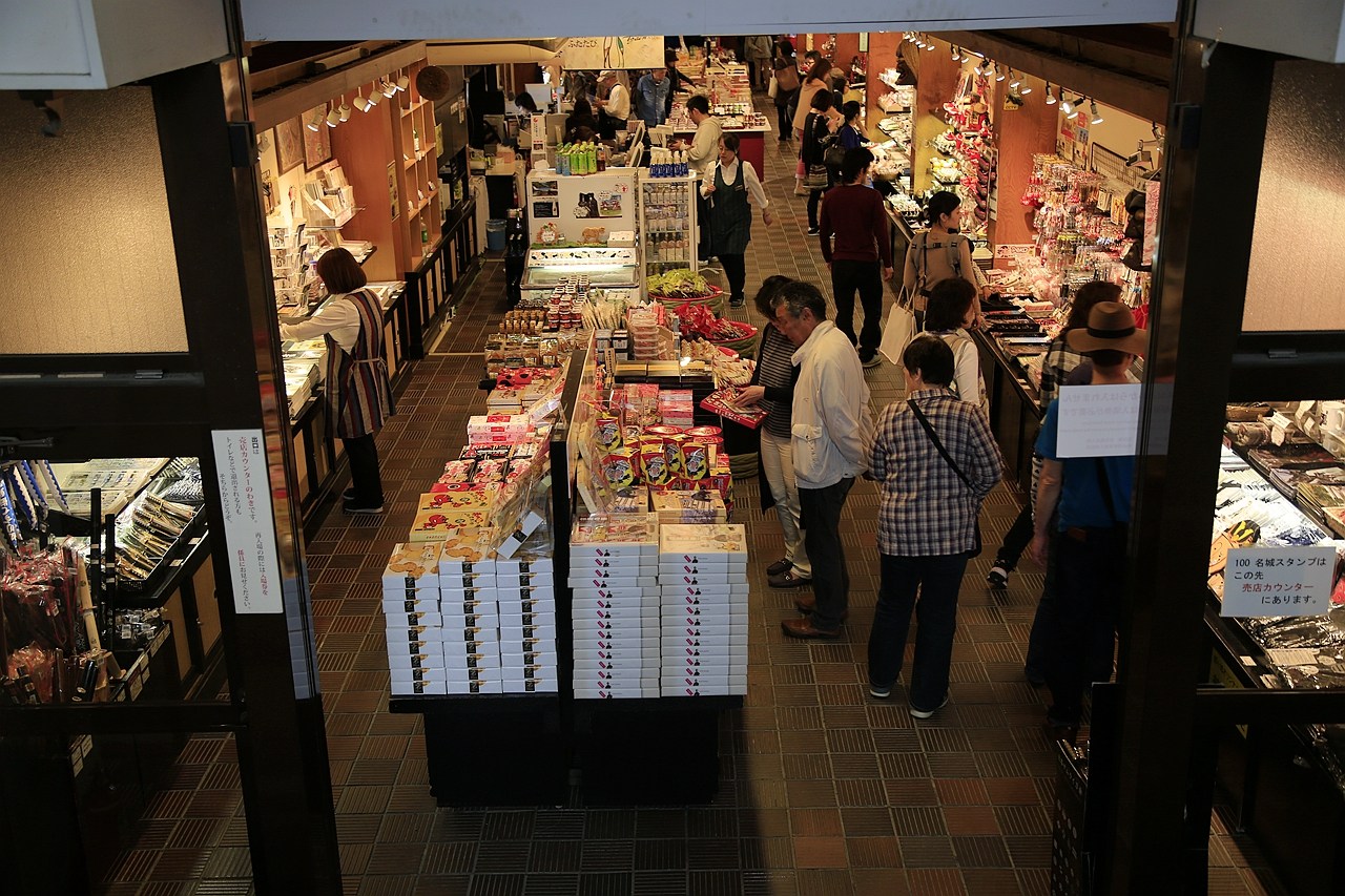 日本福島｜會津若松城 鶴城．登上天守閣眺望福島市景，大河劇八重之櫻拍攝場景 @飛天璇的口袋