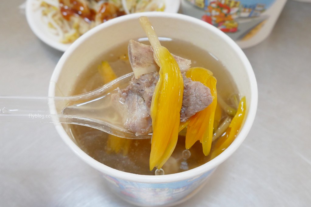 台中清水｜阿財米糕，在地飄香50個年頭的銅板美食，觀光客必吃的清水米糕 @飛天璇的口袋