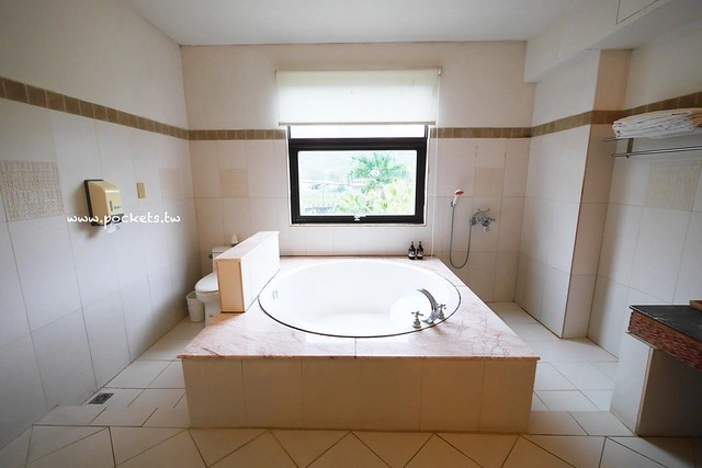 集集棕梠泉民宿┃南投民宿推薦：夏日南洋風情的優質民宿，擁有獨立大浴缸、免費wifi、腳踏車出借 @飛天璇的口袋