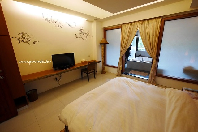 集集棕梠泉民宿┃南投民宿推薦：夏日南洋風情的優質民宿，擁有獨立大浴缸、免費wifi、腳踏車出借 @飛天璇的口袋