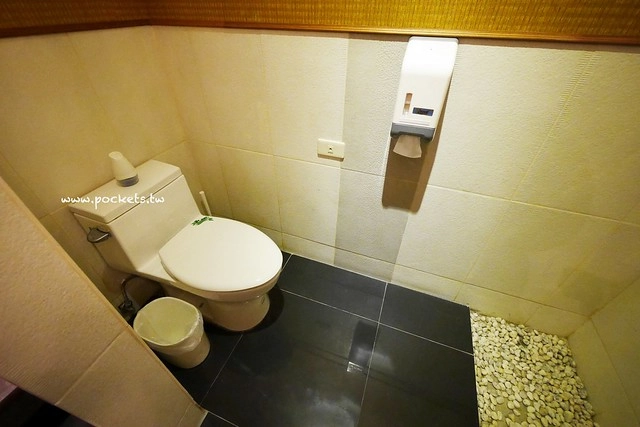 集集棕梠泉民宿┃南投民宿推薦：夏日南洋風情的優質民宿，擁有獨立大浴缸、免費wifi、腳踏車出借 @飛天璇的口袋