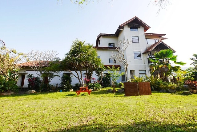 集集棕梠泉民宿┃南投民宿推薦：夏日南洋風情的優質民宿，擁有獨立大浴缸、免費wifi、腳踏車出借 @飛天璇的口袋