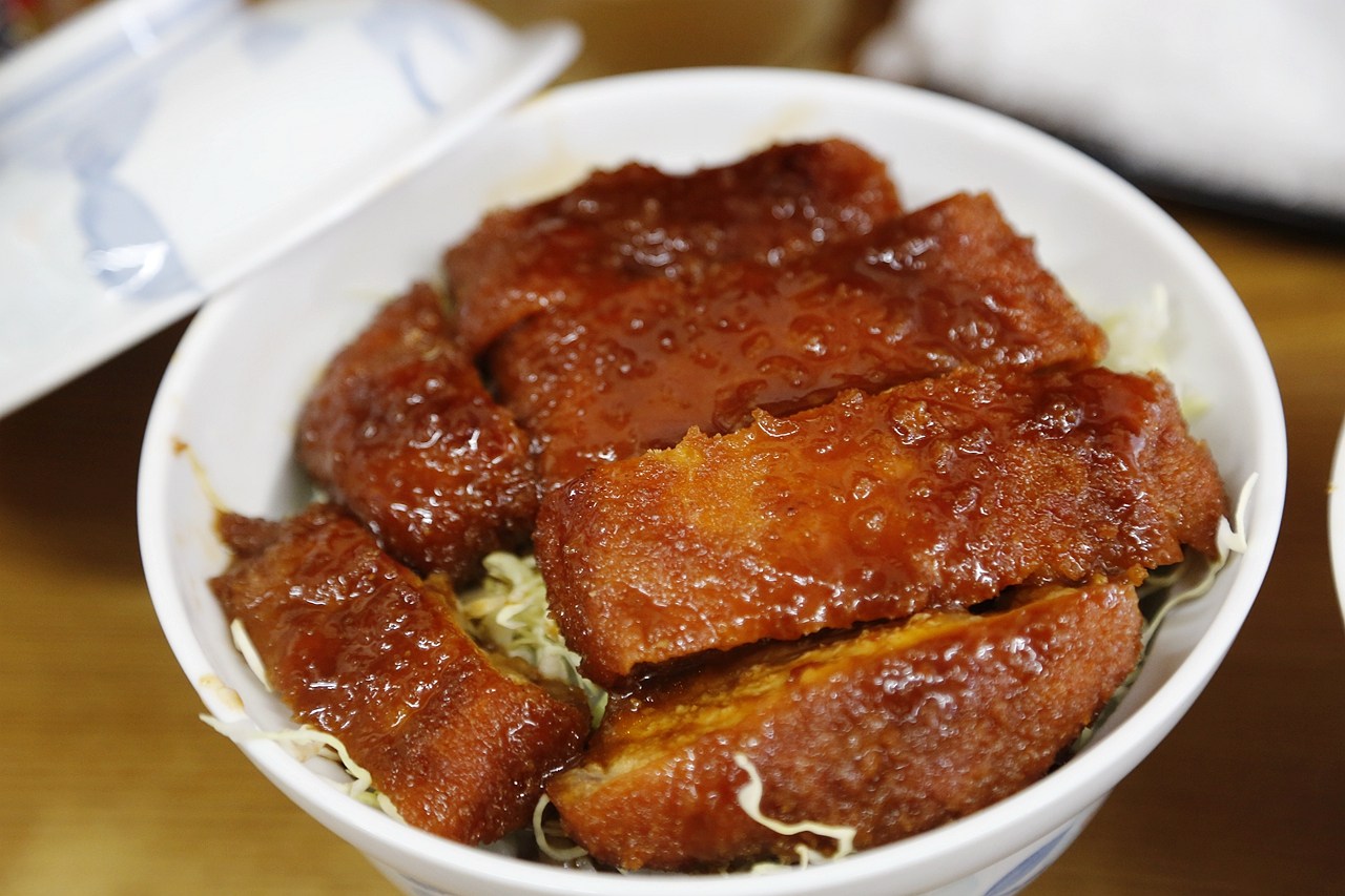 日本福島｜いとう食堂．七日町附近超人氣豬排飯，日式豬排厚實大塊又好吃 @飛天璇的口袋