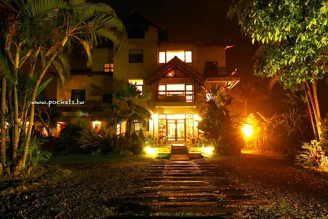 集集棕梠泉民宿┃南投民宿推薦：夏日南洋風情的優質民宿，擁有獨立大浴缸、免費wifi、腳踏車出借 @飛天璇的口袋