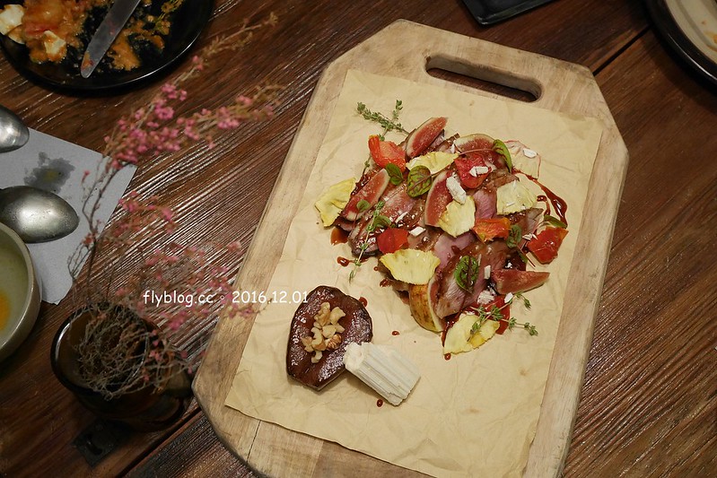 行冊 walkingbook｜大稻埕老屋新生命，融入台灣在地食材的地中海料理，集合客廳、餐廳和書房的設計新概念 @飛天璇的口袋