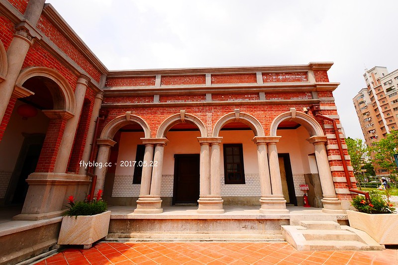 一德洋樓．台中市歷史建築林懋陽故居┃台中北屯美食：百年古蹟再造，結合一德藝文茶館、禧院喜餅、羅布森書蟲房冊惦、布朗尼甜點，未來還會有兒童沙坑和遊戲區 @飛天璇的口袋