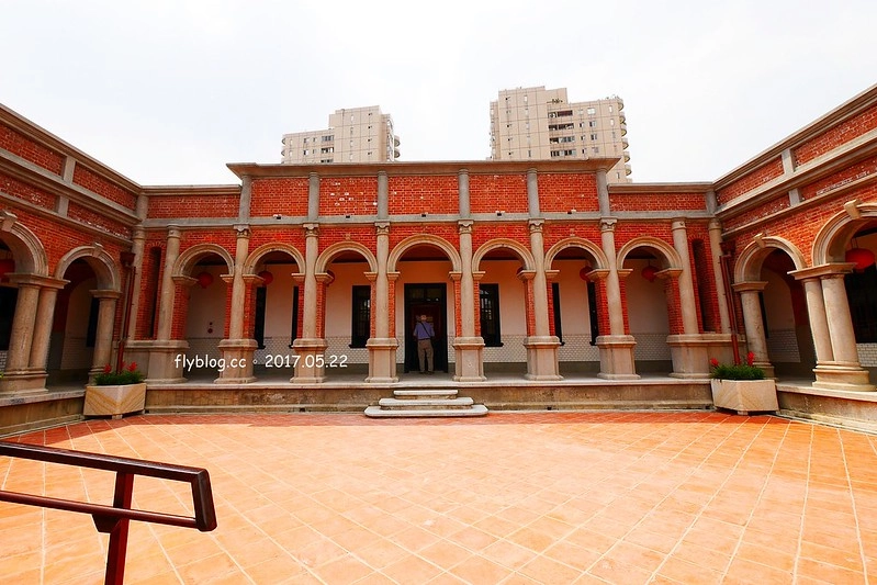 一德洋樓．台中市歷史建築林懋陽故居┃台中北屯美食：百年古蹟再造，結合一德藝文茶館、禧院喜餅、羅布森書蟲房冊惦、布朗尼甜點，未來還會有兒童沙坑和遊戲區 @飛天璇的口袋