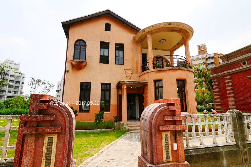 一德洋樓．台中市歷史建築林懋陽故居┃台中北屯美食：百年古蹟再造，結合一德藝文茶館、禧院喜餅、羅布森書蟲房冊惦、布朗尼甜點，未來還會有兒童沙坑和遊戲區 @飛天璇的口袋