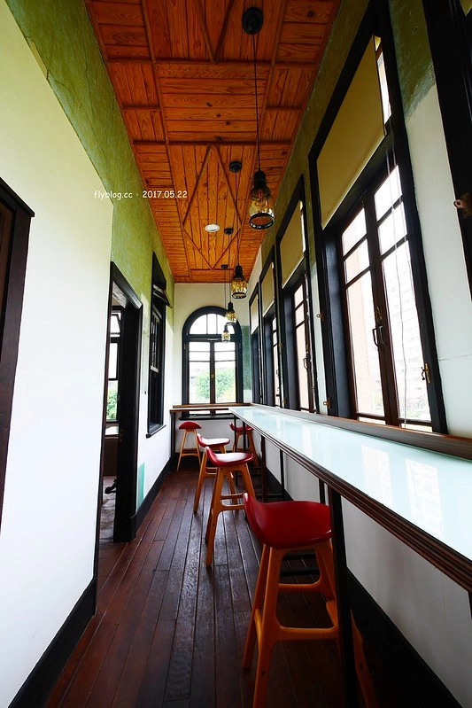 一德洋樓．台中市歷史建築林懋陽故居┃台中北屯美食：百年古蹟再造，結合一德藝文茶館、禧院喜餅、羅布森書蟲房冊惦、布朗尼甜點，未來還會有兒童沙坑和遊戲區 @飛天璇的口袋