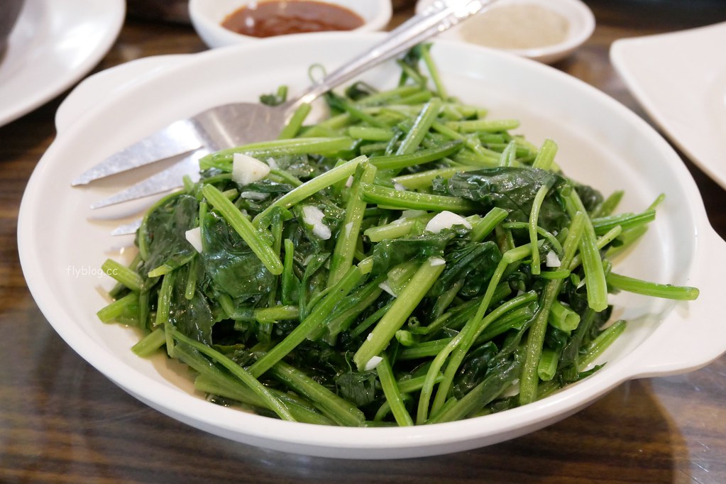 台中北屯｜龍莊烤乳豬庭園美食．大坑山區美食餐廳，臘味煲仔飯、烤乳豬、烤肥鵝、燒肥鵝合菜辦桌料理 @飛天璇的口袋