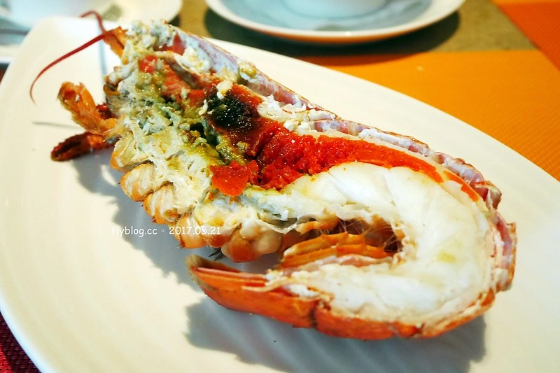 台中日月千禧酒店．饗樂┃台中西屯美食：龍蝦吃到飽免排隊無限量供應，還有牛排、黃金蟹、現切生魚片、新鮮水果、精緻甜點和Haagen-Dazs冰淇淋 @飛天璇的口袋