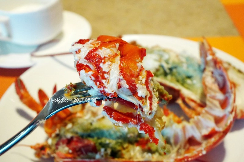 台中日月千禧酒店．饗樂┃台中西屯美食：龍蝦吃到飽免排隊無限量供應，還有牛排、黃金蟹、現切生魚片、新鮮水果、精緻甜點和Haagen-Dazs冰淇淋 @飛天璇的口袋