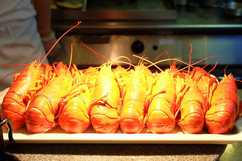 台中日月千禧酒店．饗樂┃台中西屯美食：龍蝦吃到飽免排隊無限量供應，還有牛排、黃金蟹、現切生魚片、新鮮水果、精緻甜點和Haagen-Dazs冰淇淋 @飛天璇的口袋