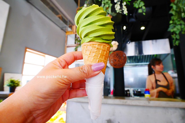 下町咖啡屋┃台中南屯美食：以貓頭鷹為主題的日式咖啡館，轉角遇見都市中的綠色森林，餐點以輕食甜點下午茶為主 @飛天璇的口袋