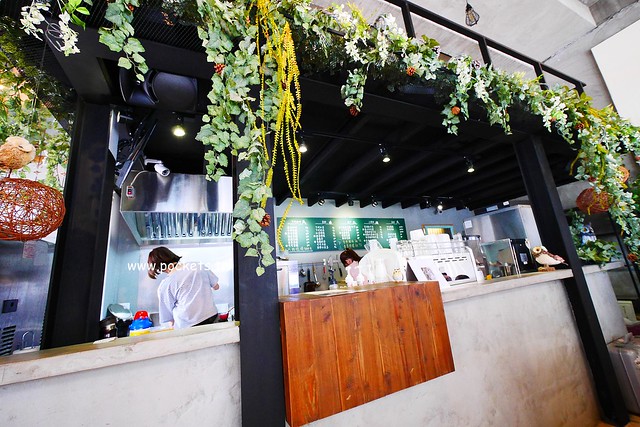 下町咖啡屋┃台中南屯美食：以貓頭鷹為主題的日式咖啡館，轉角遇見都市中的綠色森林，餐點以輕食甜點下午茶為主 @飛天璇的口袋