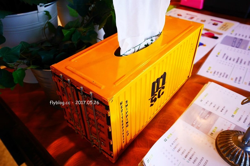 茶工業現萃茶飲┃台中西屯美食：超萌自拍照片拉花奶茶，特製自已專屬的一杯飲料，享受短暫的小確幸，台中IG熱門打卡景點 @飛天璇的口袋