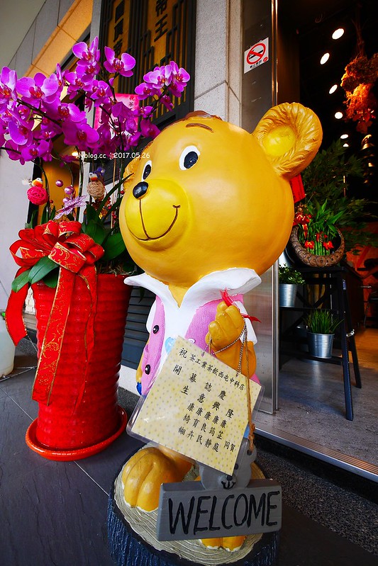 茶工業現萃茶飲┃台中西屯美食：超萌自拍照片拉花奶茶，特製自已專屬的一杯飲料，享受短暫的小確幸，台中IG熱門打卡景點 @飛天璇的口袋