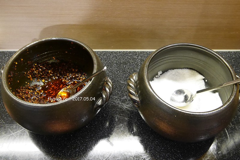 朱記餡餅粥店┃台中西屯美食：營業40個年頭的老字號麵食餐廳，推薦皮薄餡多的爆漿牛肉餡餅，台中大遠百12樓美食餐廳推薦 @飛天璇的口袋