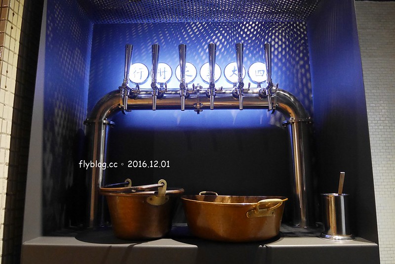 行冊 walkingbook｜大稻埕老屋新生命，融入台灣在地食材的地中海料理，集合客廳、餐廳和書房的設計新概念 @飛天璇的口袋