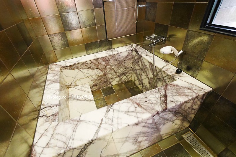 The One樂灣宜蘭頂級Villa泳池民宿┃宜蘭民宿推薦：周杰倫指定渡蜜月的宜蘭民宿，擁有獨立泳池、免費飲料、KTV，適合包棟渡假 @飛天璇的口袋