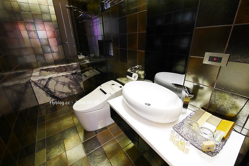 The One樂灣宜蘭頂級Villa泳池民宿┃宜蘭民宿推薦：周杰倫指定渡蜜月的宜蘭民宿，擁有獨立泳池、免費飲料、KTV，適合包棟渡假 @飛天璇的口袋