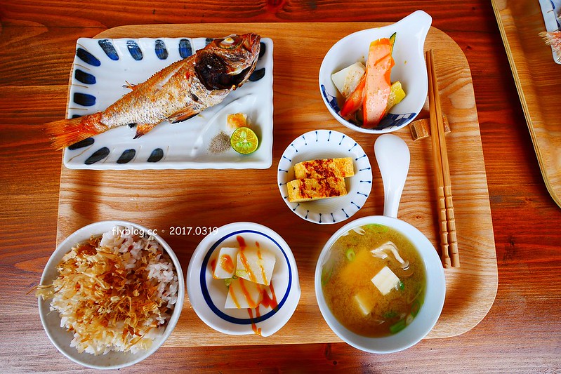 里海咖啡｜魚是現殺的、飯是現煮的、茶是現泡的，來到礁溪就是要吃新鮮漁貨，再品嚐美味咖啡 @飛天璇的口袋