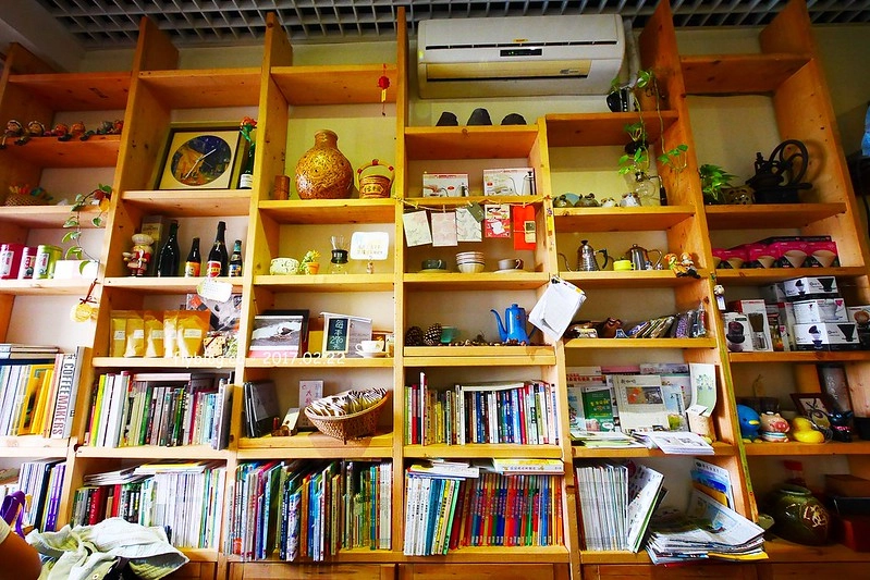 何朝宗建築師事務所┃東勢美食推薦：像是在自已家裡喝咖啡般的自在，平價又美味的低調咖啡館，每日限量手作麵包也超好吃 @飛天璇的口袋