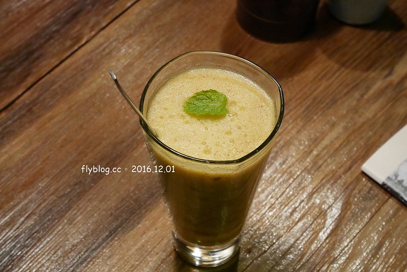 行冊 walkingbook｜大稻埕老屋新生命，融入台灣在地食材的地中海料理，集合客廳、餐廳和書房的設計新概念 @飛天璇的口袋