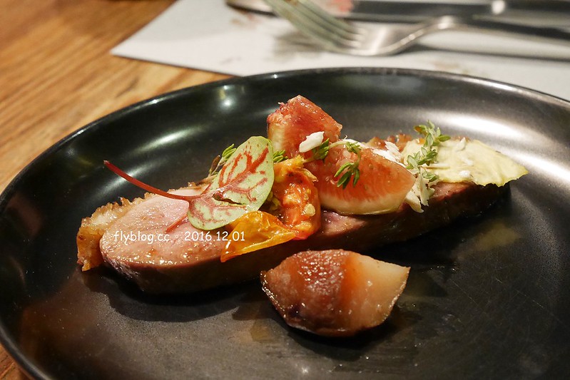 行冊 walkingbook｜大稻埕老屋新生命，融入台灣在地食材的地中海料理，集合客廳、餐廳和書房的設計新概念 @飛天璇的口袋