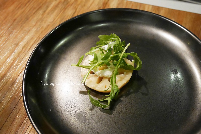 行冊 walkingbook｜大稻埕老屋新生命，融入台灣在地食材的地中海料理，集合客廳、餐廳和書房的設計新概念 @飛天璇的口袋