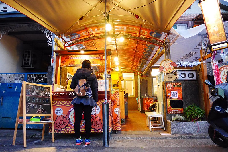 膨風伯鯛魚燒┃台中北區美食：進德路上超人氣的雕魚燒攤，有很多隱藏版的口味可以選擇，小小一個雕魚燒卻是大大的幸福 @飛天璇的口袋
