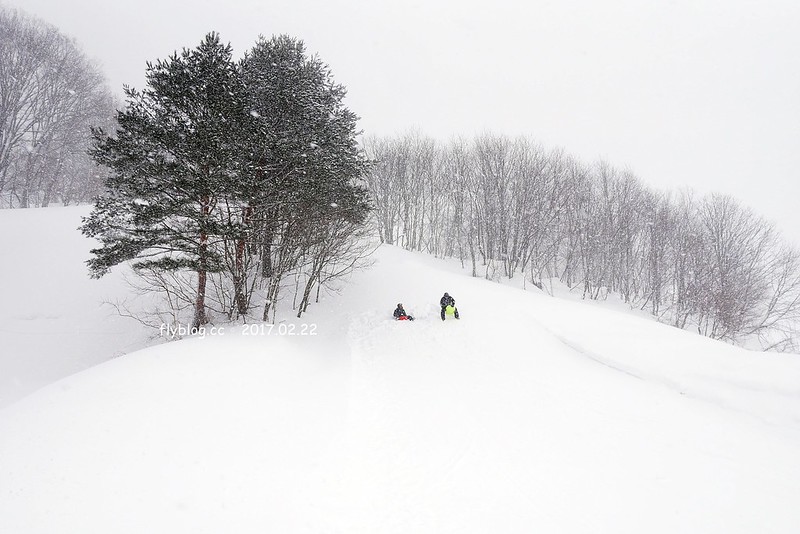 Fairy Land金山滑雪場┃福島旅遊景點：搭乘雪地纜車體驗，還有初階版的雪上甜甜圈、雪鞦和雪盆&hellip;等，冬季到奧會津就是要滑雪 @飛天璇的口袋