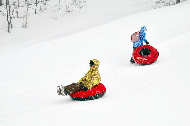 Fairy Land金山滑雪場┃福島旅遊景點：搭乘雪地纜車體驗，還有初階版的雪上甜甜圈、雪鞦和雪盆&hellip;等，冬季到奧會津就是要滑雪 @飛天璇的口袋