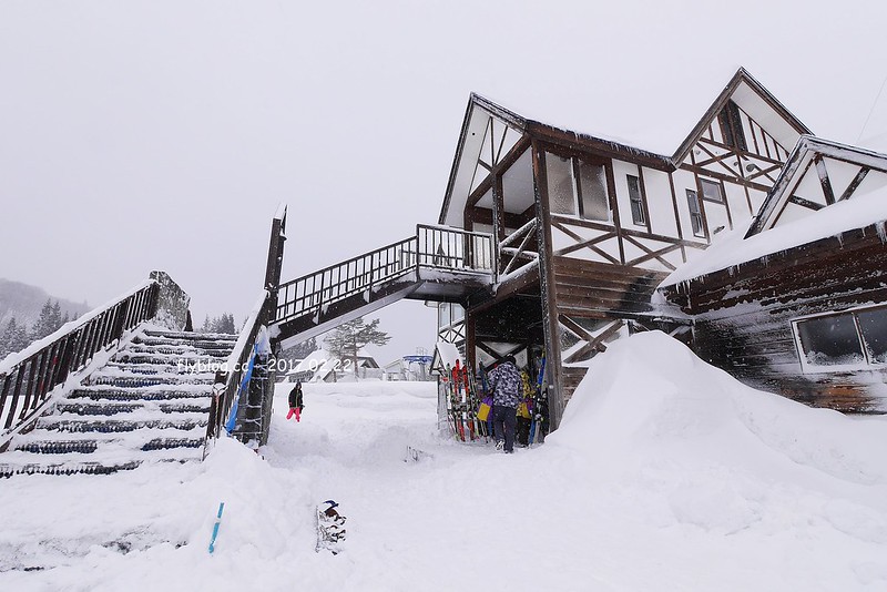 Fairy Land金山滑雪場┃福島旅遊景點：搭乘雪地纜車體驗，還有初階版的雪上甜甜圈、雪鞦和雪盆&hellip;等，冬季到奧會津就是要滑雪 @飛天璇的口袋