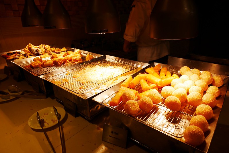 漢來海港百匯吃到飽┃台中西區美食：日本廣島生蠔吃到飽，5/8~6/4限時供應，個人推薦焦糖葡萄柚、新鮮海鮮、主廚甜點 @飛天璇的口袋