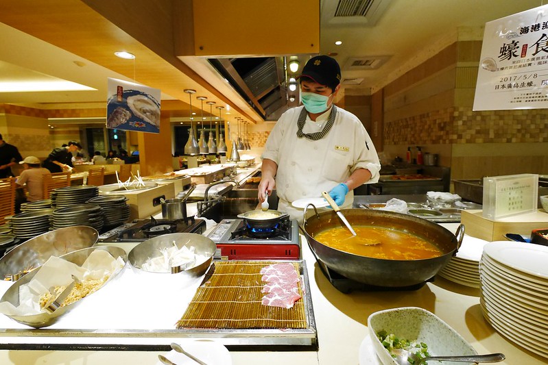 漢來海港百匯吃到飽┃台中西區美食：日本廣島生蠔吃到飽，5/8~6/4限時供應，個人推薦焦糖葡萄柚、新鮮海鮮、主廚甜點 @飛天璇的口袋