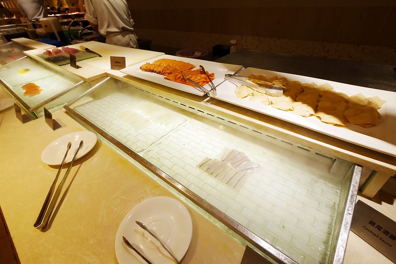 漢來海港百匯吃到飽┃台中西區美食：日本廣島生蠔吃到飽，5/8~6/4限時供應，個人推薦焦糖葡萄柚、新鮮海鮮、主廚甜點 @飛天璇的口袋