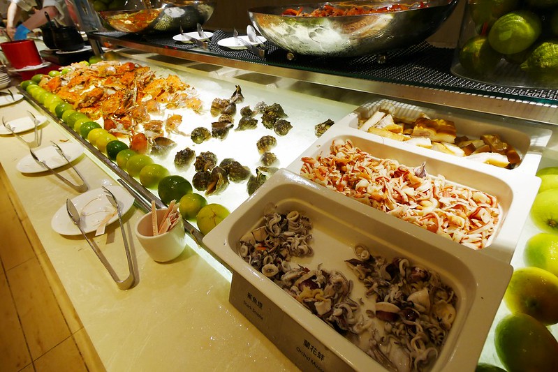 漢來海港百匯吃到飽┃台中西區美食：日本廣島生蠔吃到飽，5/8~6/4限時供應，個人推薦焦糖葡萄柚、新鮮海鮮、主廚甜點 @飛天璇的口袋