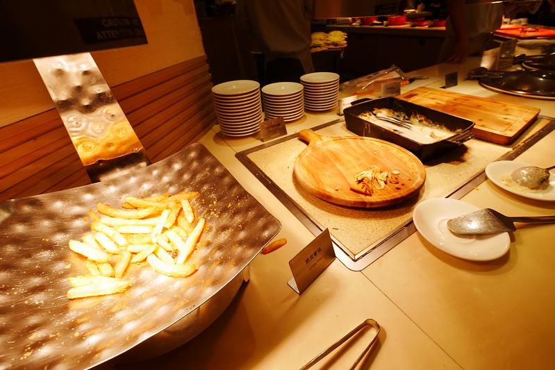 漢來海港百匯吃到飽┃台中西區美食：日本廣島生蠔吃到飽，5/8~6/4限時供應，個人推薦焦糖葡萄柚、新鮮海鮮、主廚甜點 @飛天璇的口袋