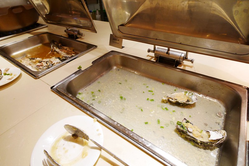 漢來海港百匯吃到飽┃台中西區美食：日本廣島生蠔吃到飽，5/8~6/4限時供應，個人推薦焦糖葡萄柚、新鮮海鮮、主廚甜點 @飛天璇的口袋