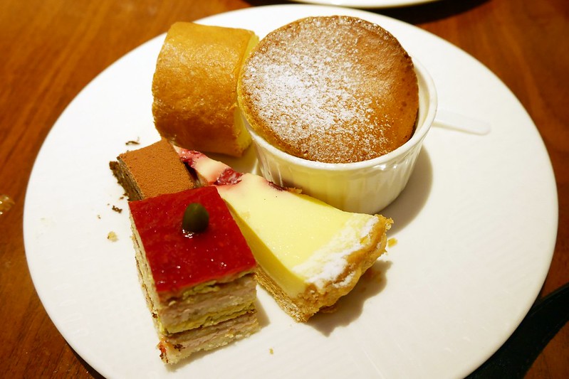 漢來海港百匯吃到飽┃台中西區美食：日本廣島生蠔吃到飽，5/8~6/4限時供應，個人推薦焦糖葡萄柚、新鮮海鮮、主廚甜點 @飛天璇的口袋