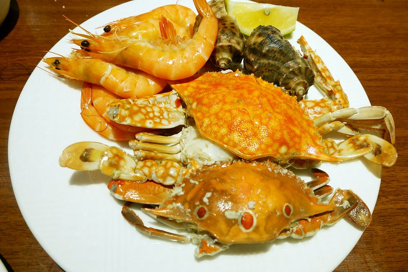 漢來海港百匯吃到飽┃台中西區美食：日本廣島生蠔吃到飽，5/8~6/4限時供應，個人推薦焦糖葡萄柚、新鮮海鮮、主廚甜點 @飛天璇的口袋