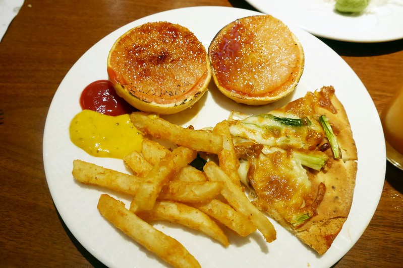 漢來海港百匯吃到飽┃台中西區美食：日本廣島生蠔吃到飽，5/8~6/4限時供應，個人推薦焦糖葡萄柚、新鮮海鮮、主廚甜點 @飛天璇的口袋